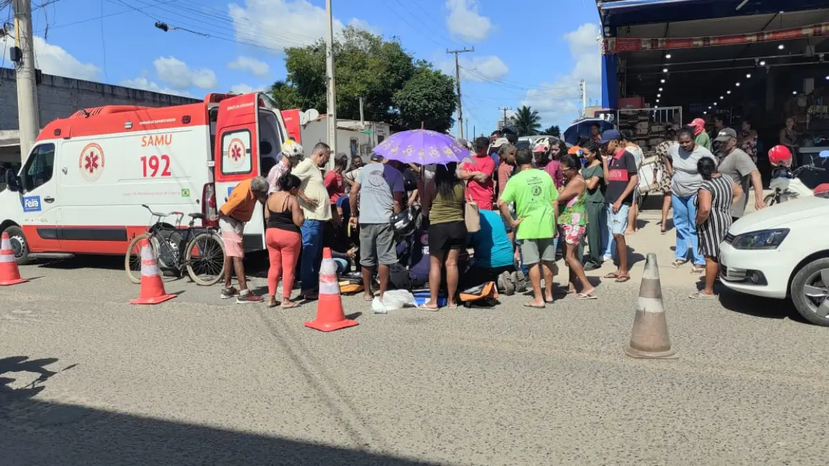 Idoso é atropelado por motociclista que fazia manobra perigosa em Feira de Santana