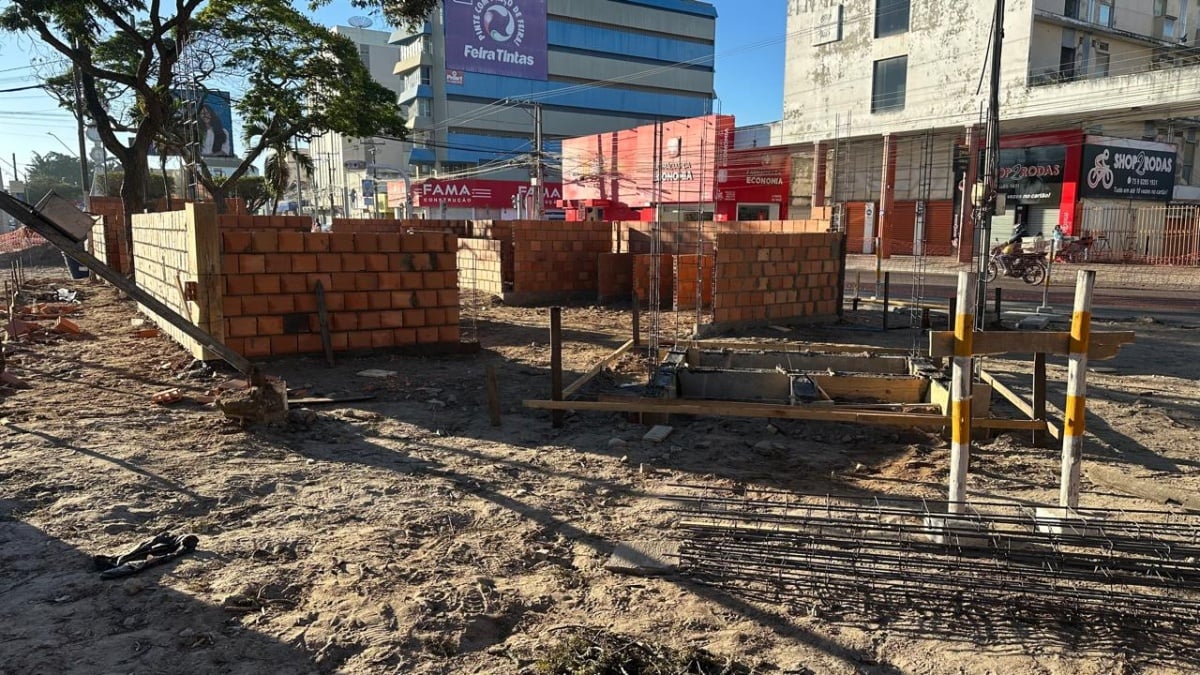 obra reforma praça dos sapateiros os em Feira de Santana