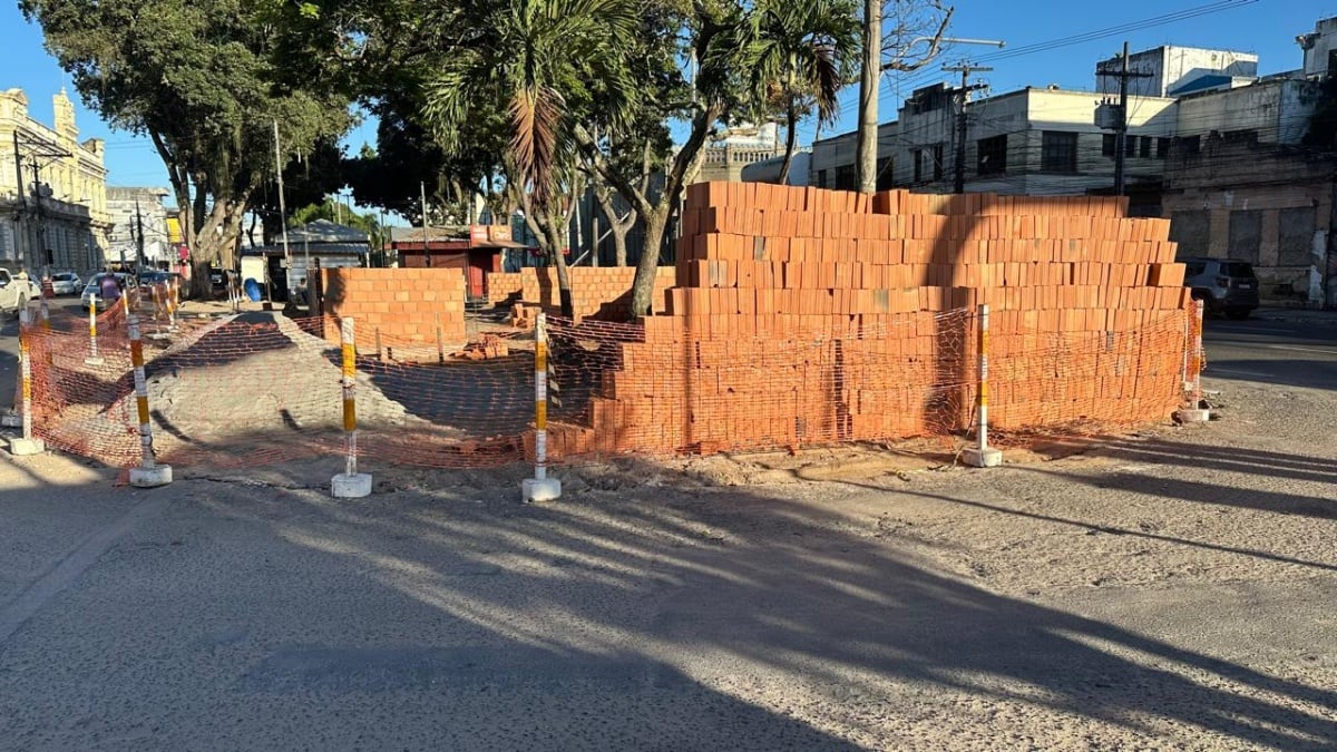 obra reforma praça dos sapateiros os em Feira de Santana
