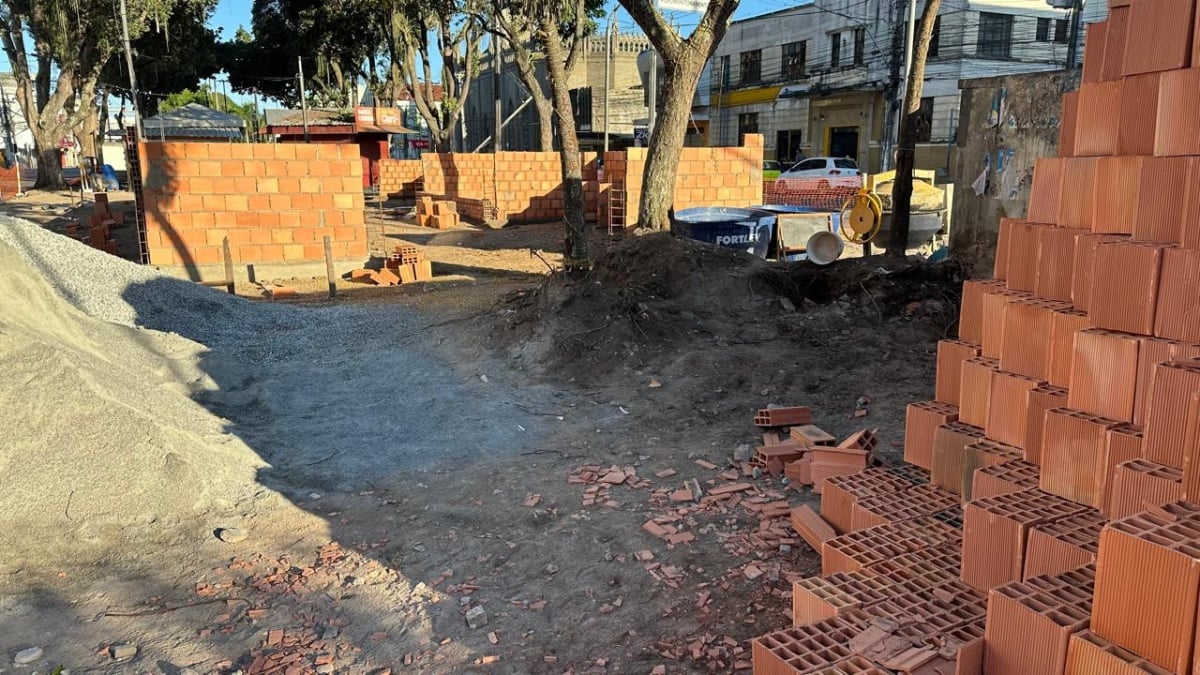 obra reforma praça dos sapateiros os em Feira de Santana