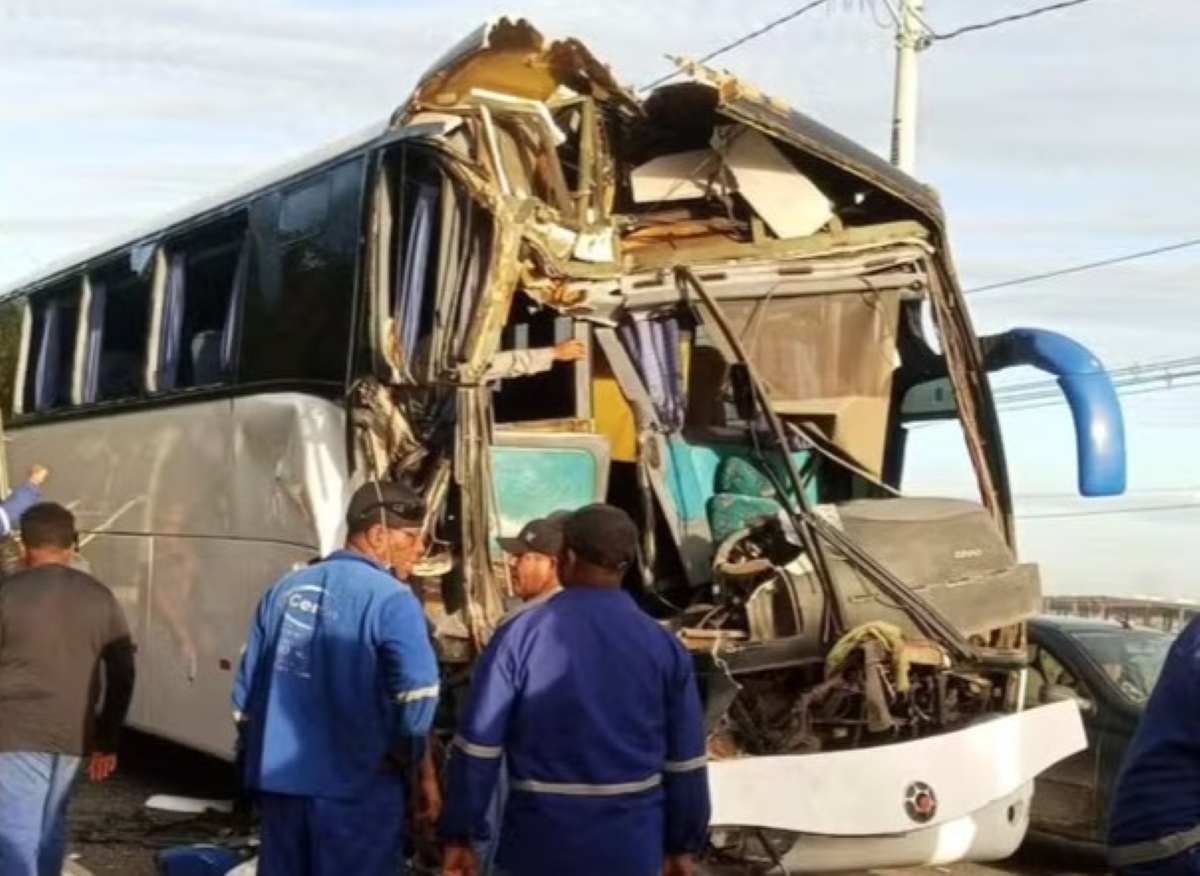ônibus da BYD envolvido em acidente em Camaçari