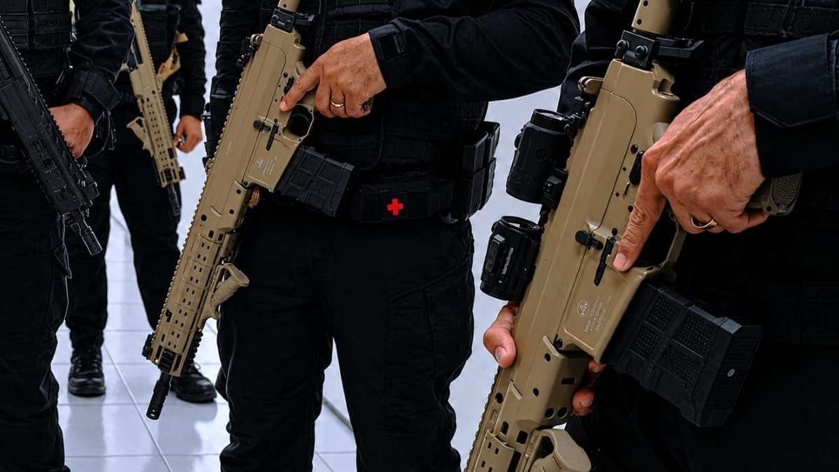 policiais armados