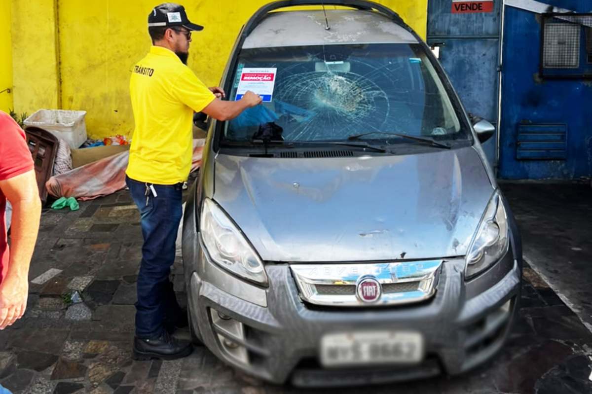 Carros abandonados são notificados em Feira de Santana e podem ser removidos após cinco dias