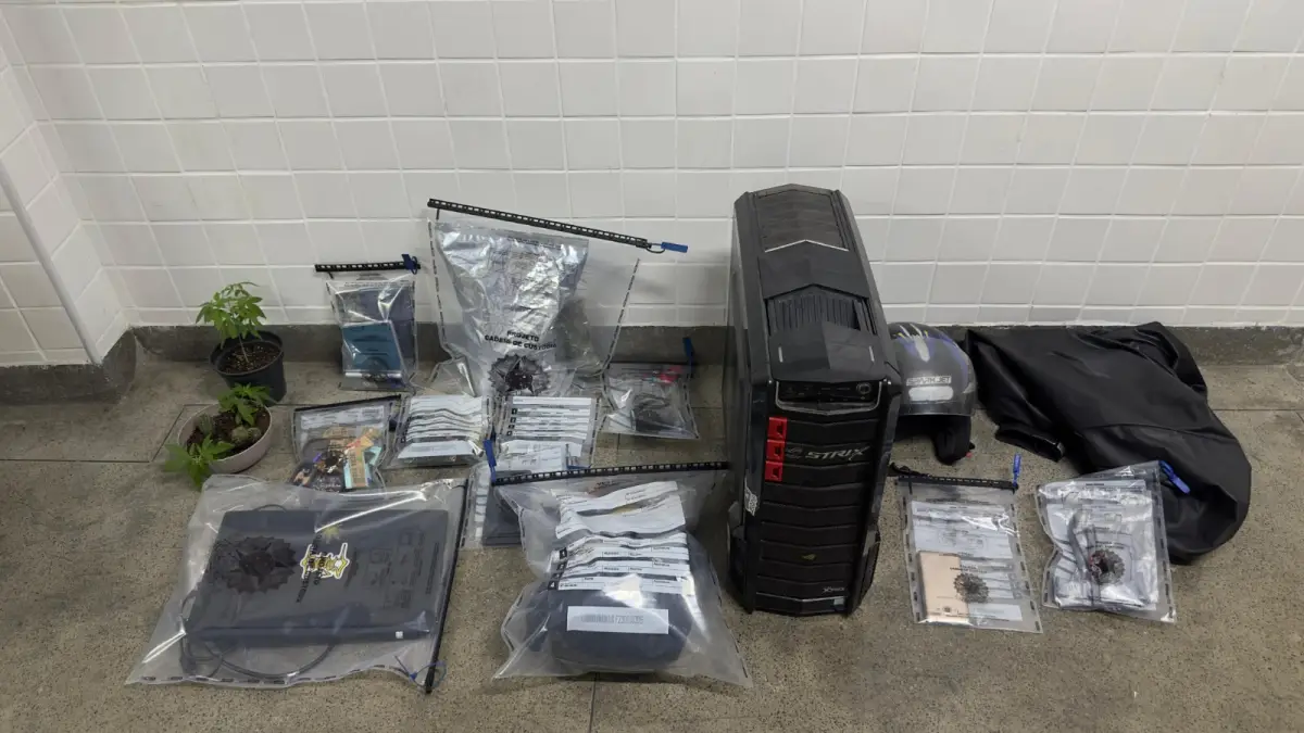 Dois homens são presos após polícia desarticular delivery de drogas em Feira de Santana