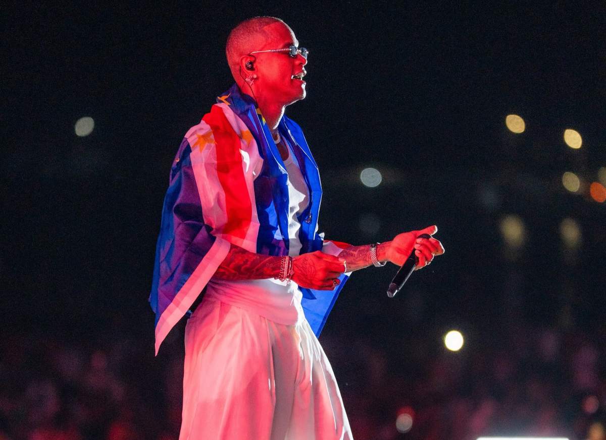 Léo Santana estreia em Cabo Verde, lota festival e homenageia a cultura local