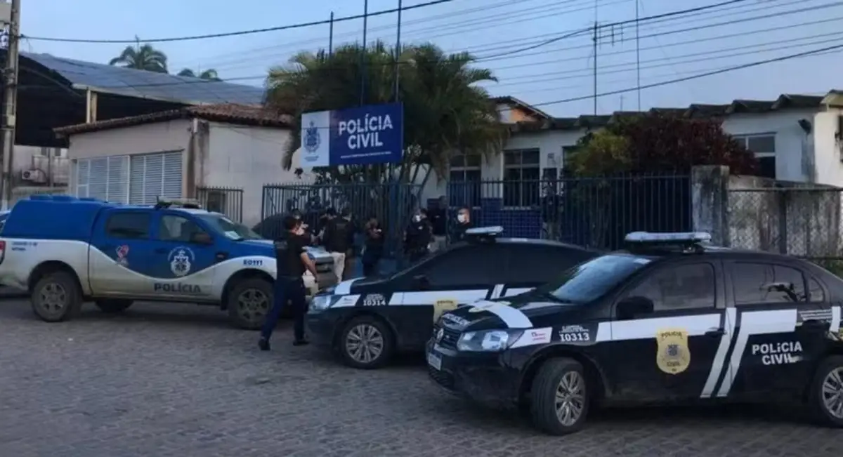 Adolescentes são levados à delegacia após denúncia de ato infracional análogo a estupro na região de Feira de Santana