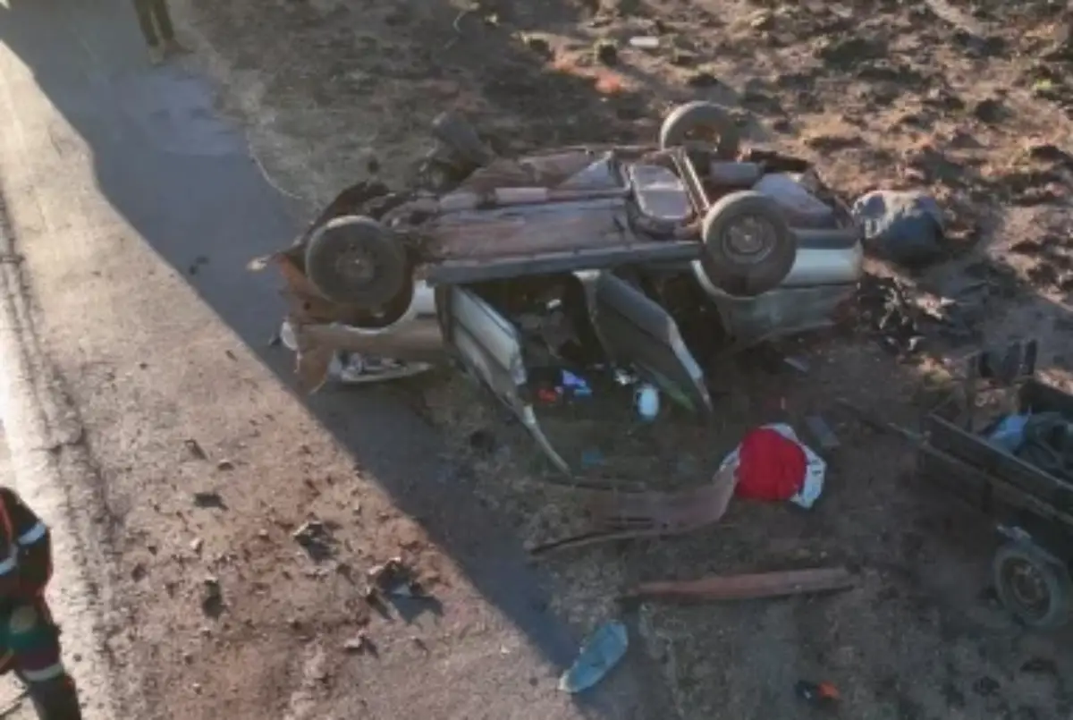 Seis pessoas, incluindo duas crianças, ficam feridas após colisão entre carro e carreta na BR-242