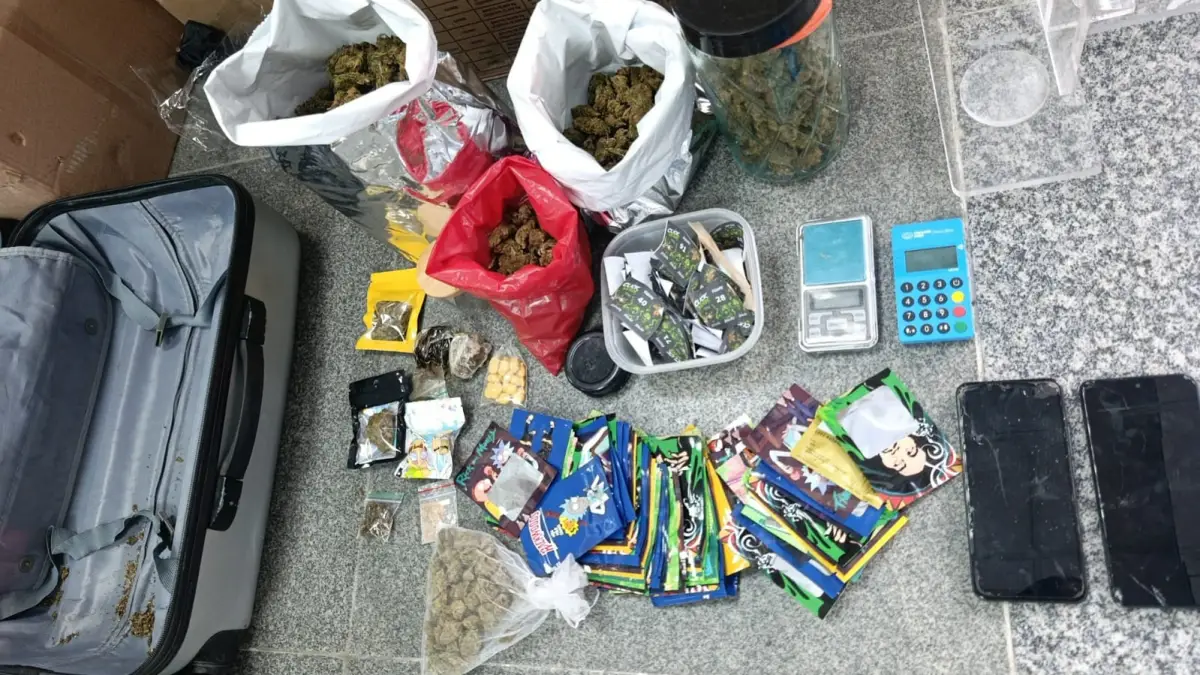 Dupla é presa com maconha, haxixe e LSD após abordagem da PM em Feira de Santana