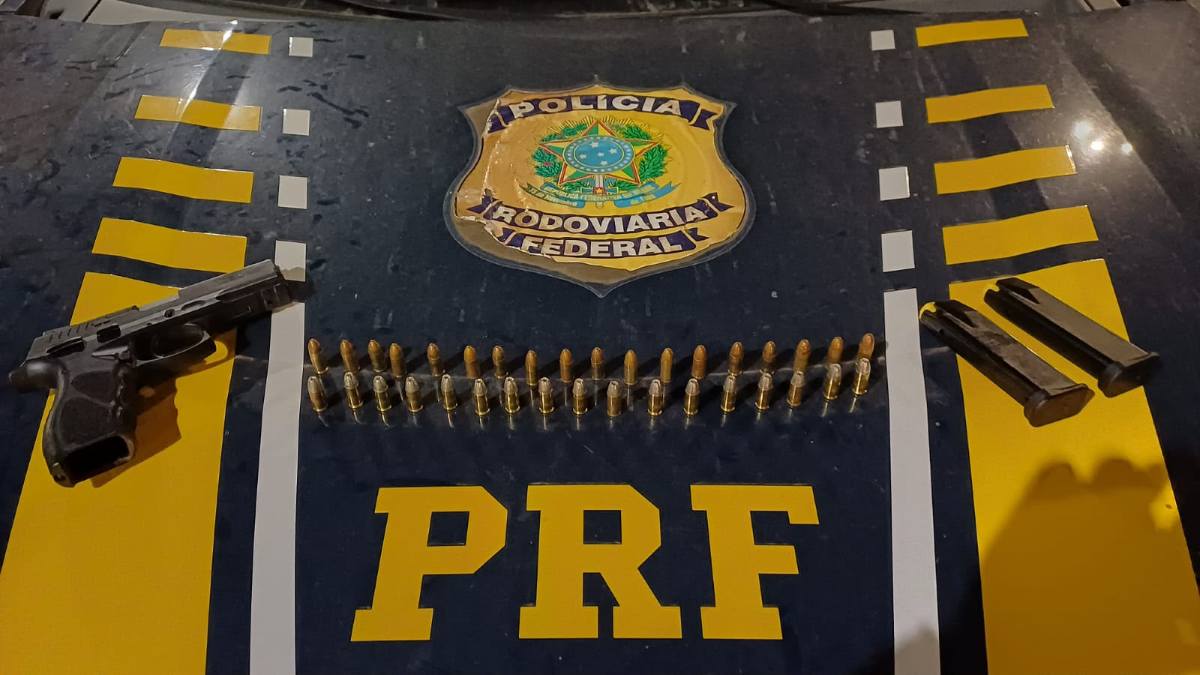 Apreensão de pistola na BR 324 em Simões Filho
