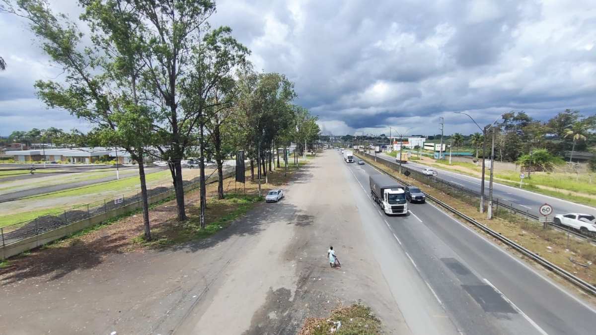 BR-324 próximo ao Parque de Exposição João Martins da Silva