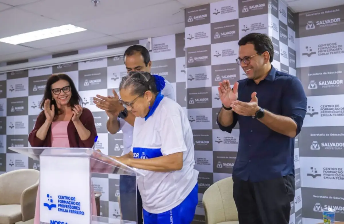 Estudantes da EJA da rede municipal de Salvador passarão a receber Bolsa Presença