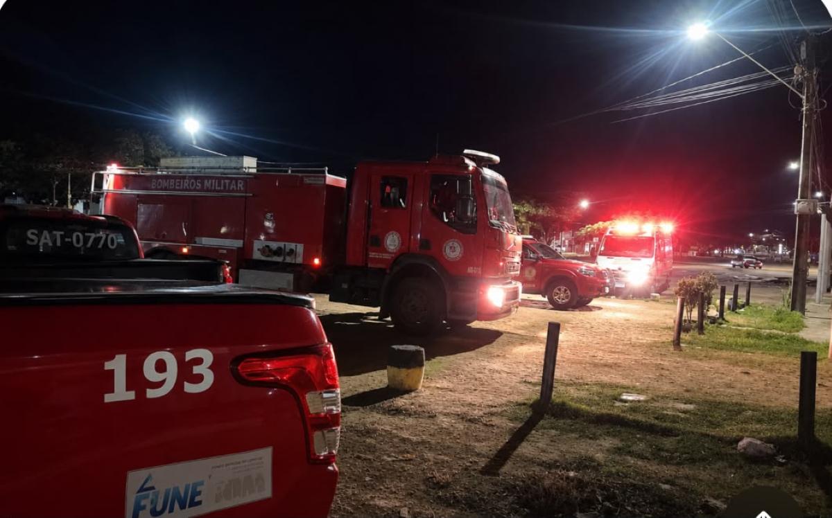 Bombeiros apagam incêndio em fábrica de estofados em Vitória da Conquista