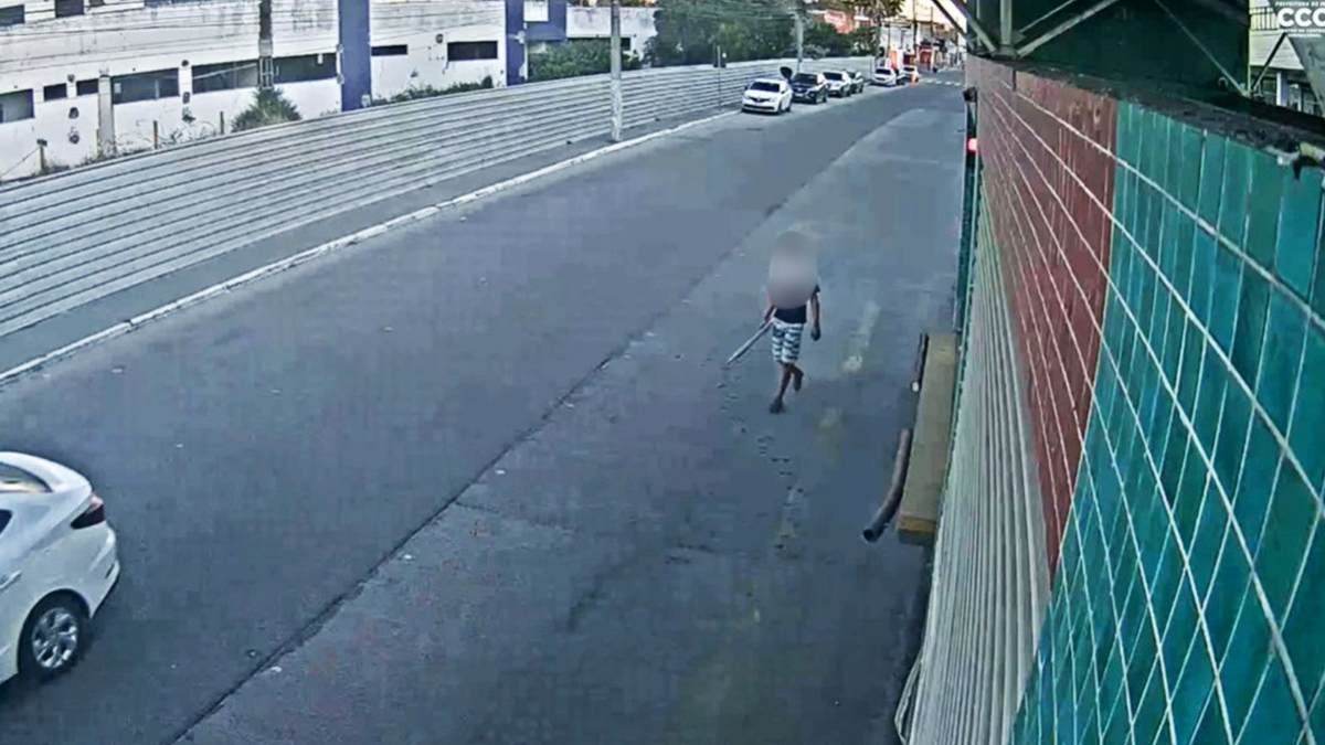 Câmeras identificam homem suspeito de furtar estrutura de estação do BRT