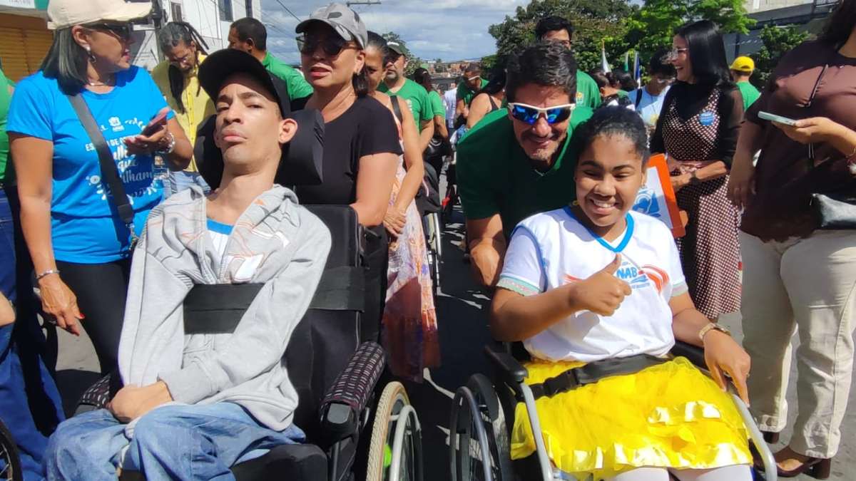 Caminhada marca início da Semana da Pessoa com Deficiência em Feira de Santana
