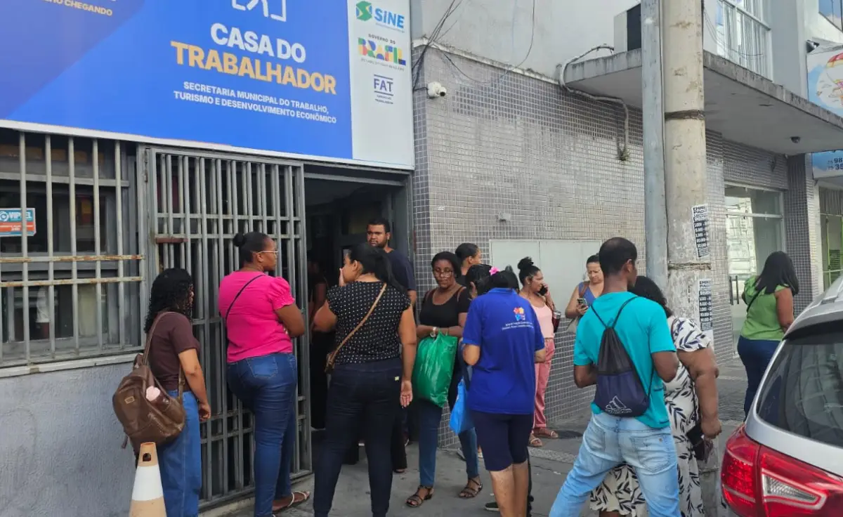 Trabalhadores buscam vagas profissionalizantes nos mais de 300 cursos oferecidos pela Casa do Trabalhador