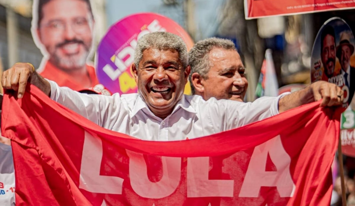 Com Rui e Wagner, Jerônimo realiza caminhada pelas ruas de Feira de Santana