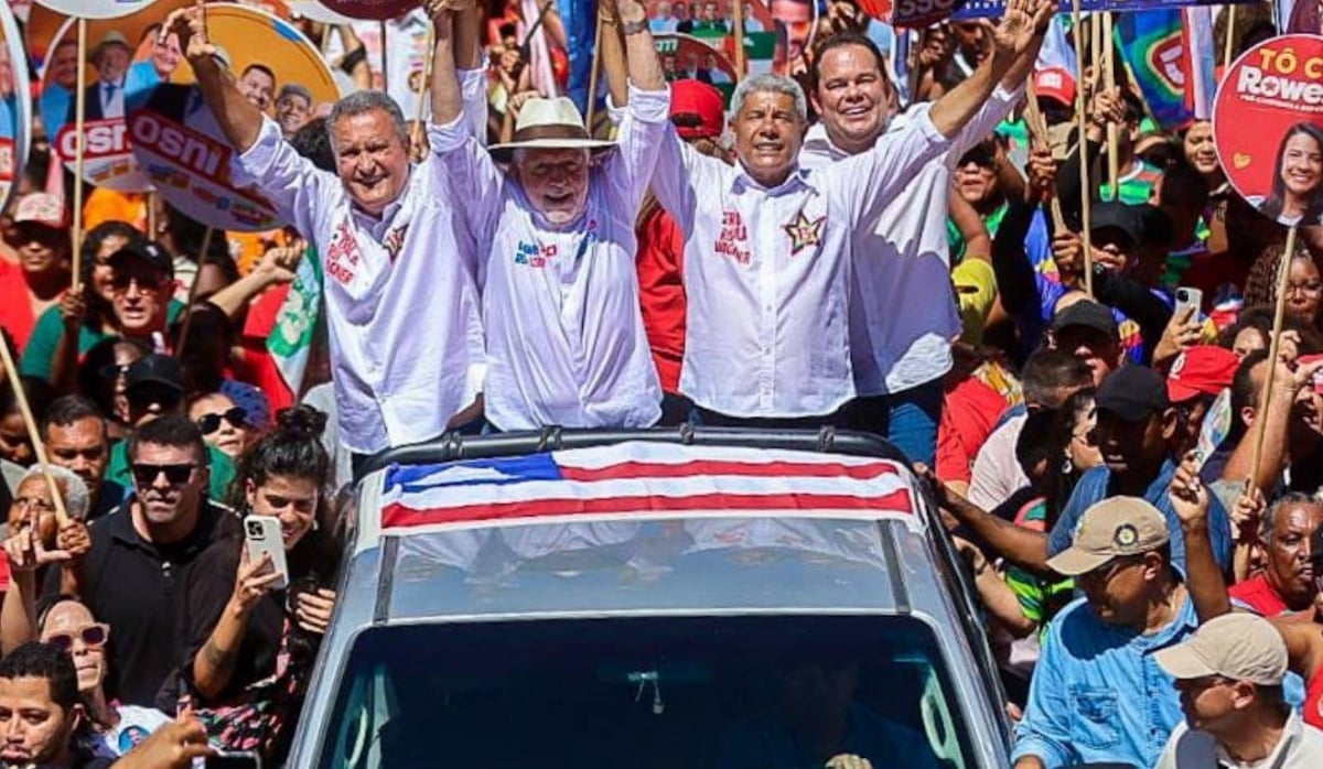Com Rui e Wagner, Jerônimo realiza caminhada pelas ruas de Feira de Santana