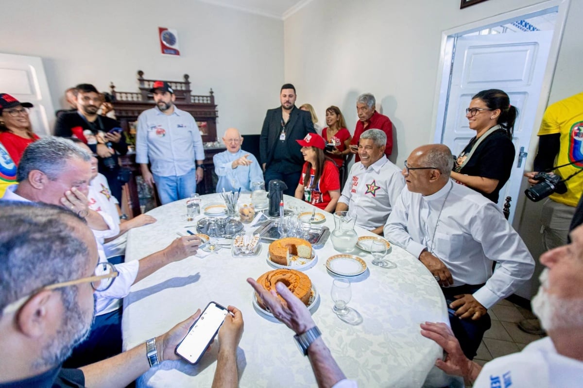 Em Feira, Jerônimo reúne-se com lideranças da Igreja Católica para tratar de ações sociais foto Erickson Araújo