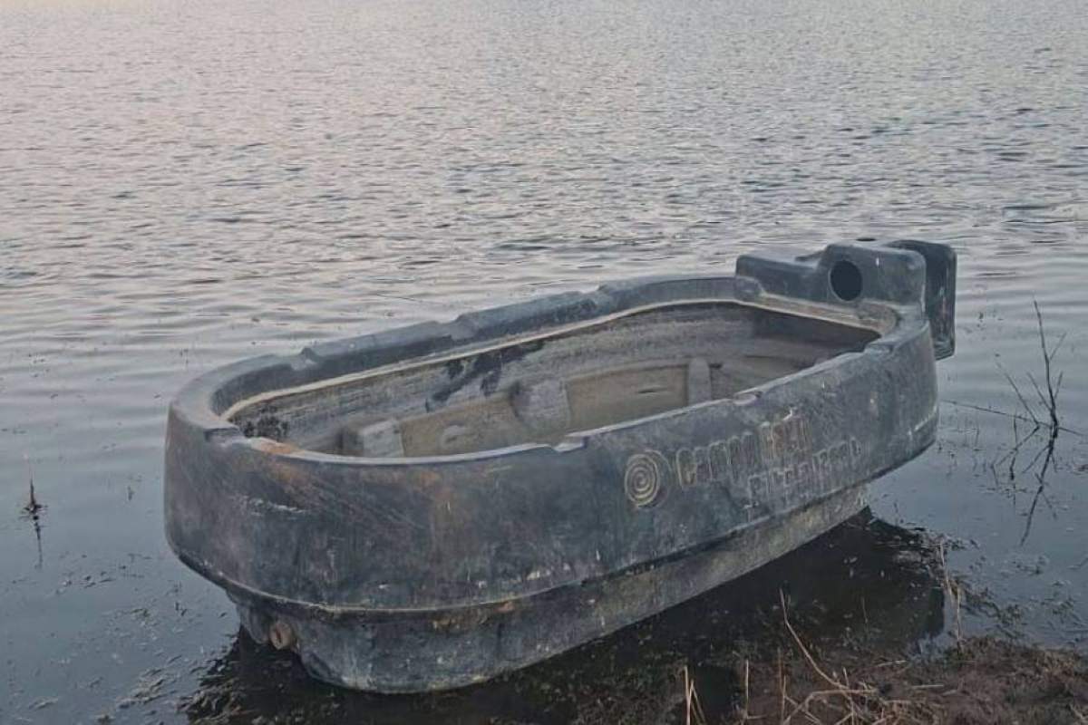 Embarcação improvisada onde quatro crianças morreram em reservatório na zona rural de Paramirim