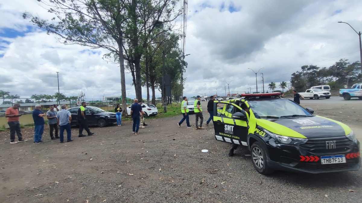 BR-324 próximo ao Parque de Exposição João Martins da Silva