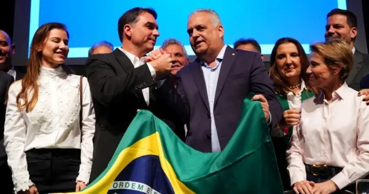 Flávio Bolsonaro e vice Alfredo Gaspar