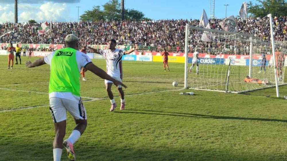Fluminense de Feira conquista título baiano da Segunda Divisão de forma invicta
