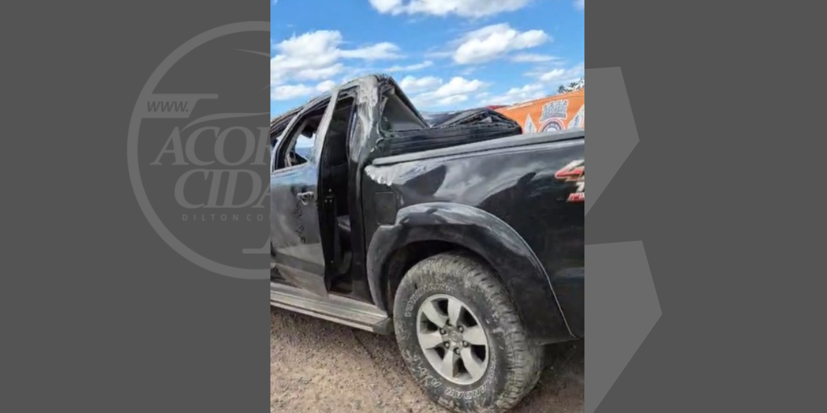 Condutor de caminhonete fica ferido após carro capotar na BA-120