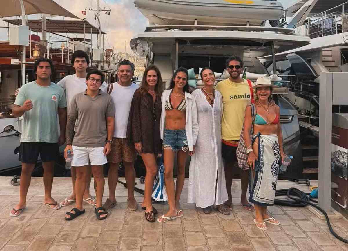 Ivete Sangalo curte férias na Europa ao lado do namorado 