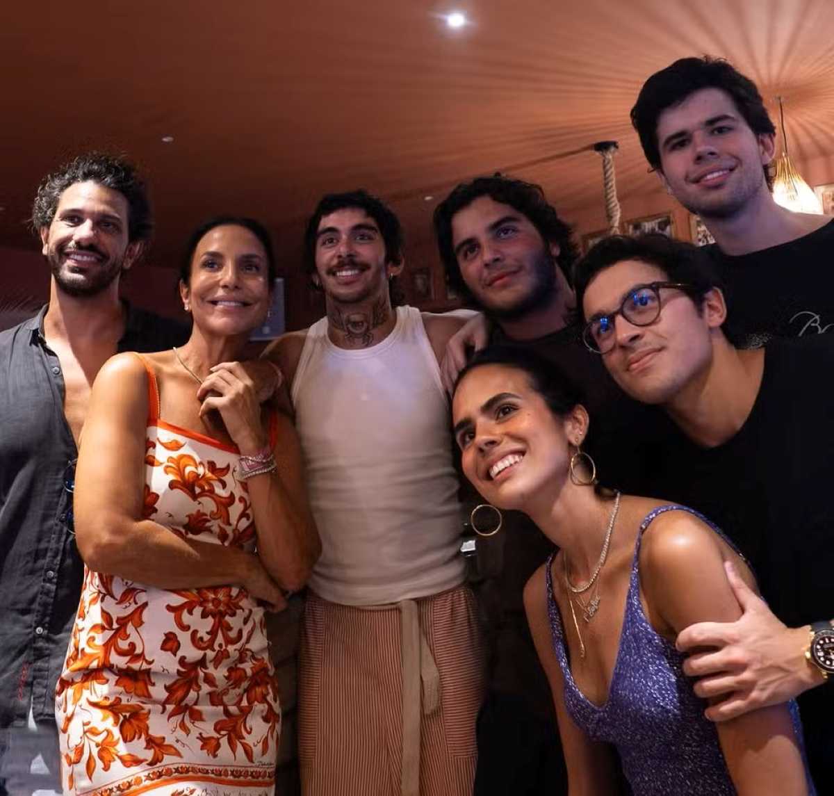 Ivete Sangalo com família e o DJ Mochakk