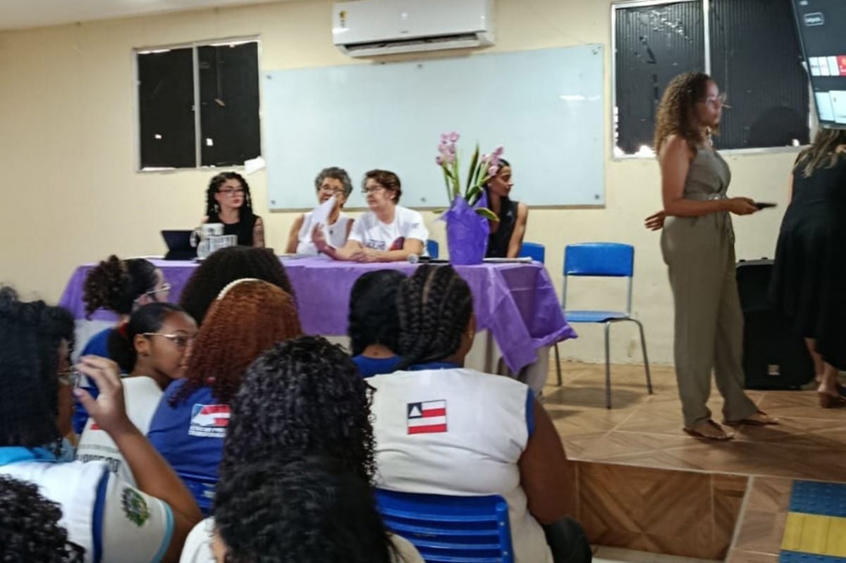 Julho das Pretas termina com alerta sobre violência de gênero para estudantes em Feira de Santana