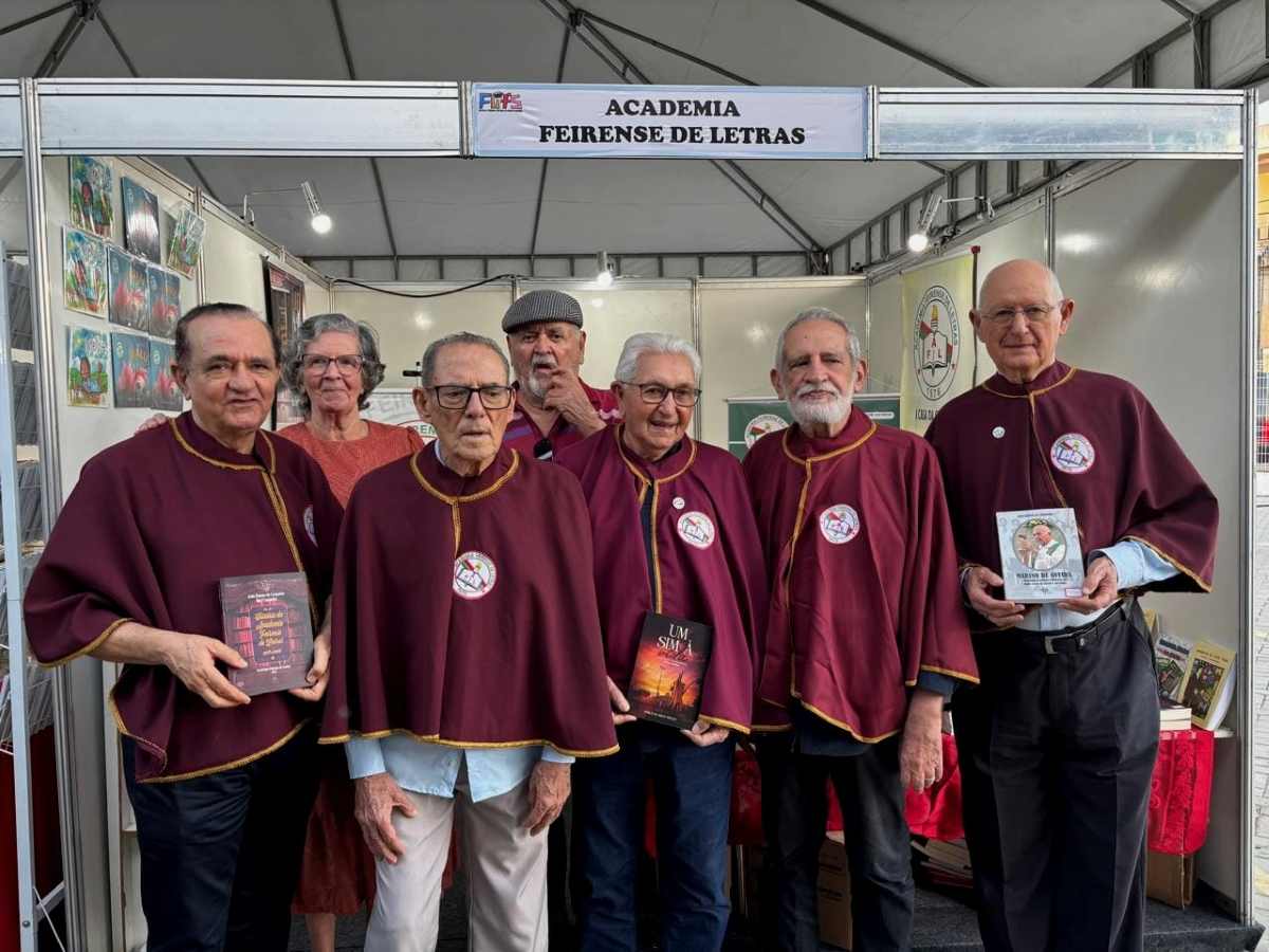 Livro sobre os 50 anos da Academia Feirense de Letras é lançado na Flifs