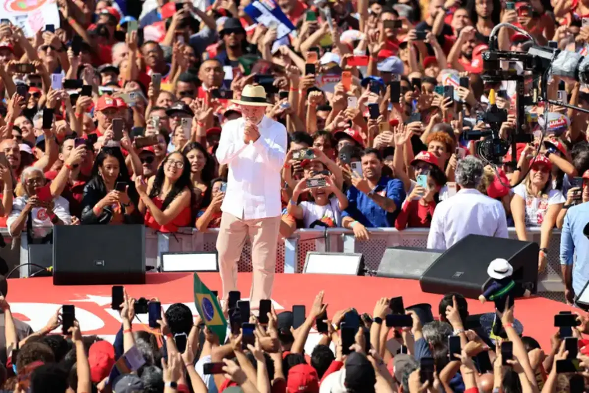 Confira como foi a largada de Lula, Flávio e outros presidenciáveis no primeiro dia oficial de campanha