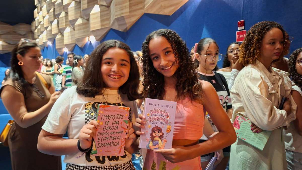 Mariana de Melo Pereira, 11 anos e Maria Eduarda Melo da Silva, 11 anos