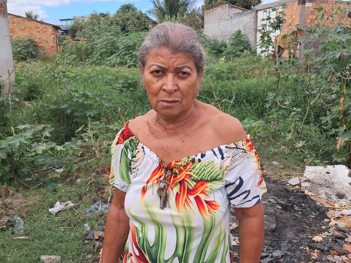 Moradores da Queimadinha sofrem com acúmulo de lixo, falta de rede de esgoto e presença de insetos e animais peçonhentos