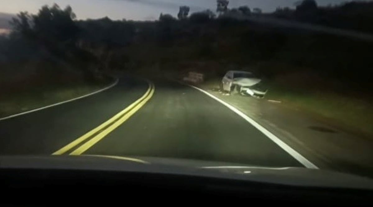 Mulher morre e três pessoas ficam feridas após colisão entre carro e ambulância