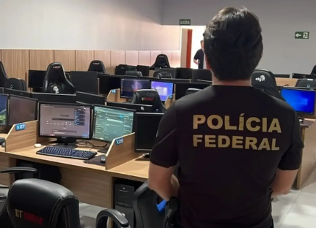 Lavagem de dinheiro de bets é alvo de operação da Polícia Federal; 17 mandados são cumpridos em 5 estados