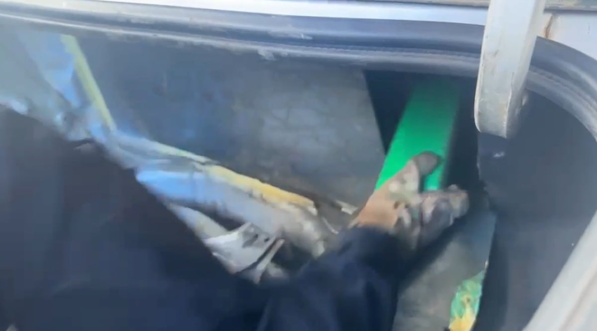 PRF encontra 21 kg de drogas em compartimento oculto de carro em Feira de Santana