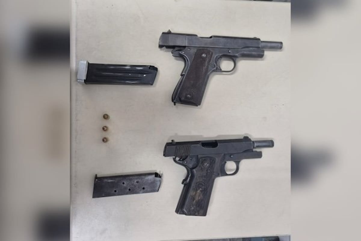 Pistolas apreendidas após ação da polícia em Ipiaú