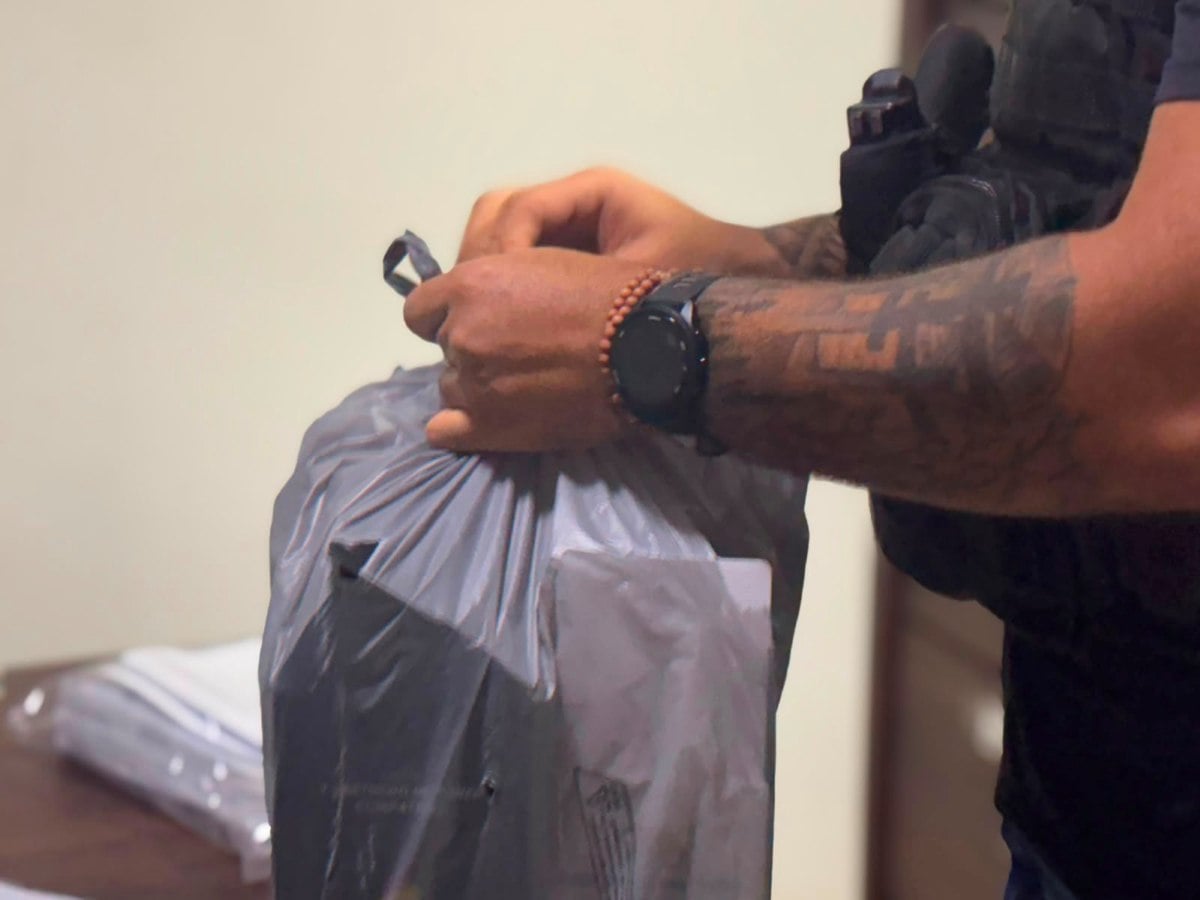 Polícia Civil apreende materiais usados em esquema de golpes contra idosos