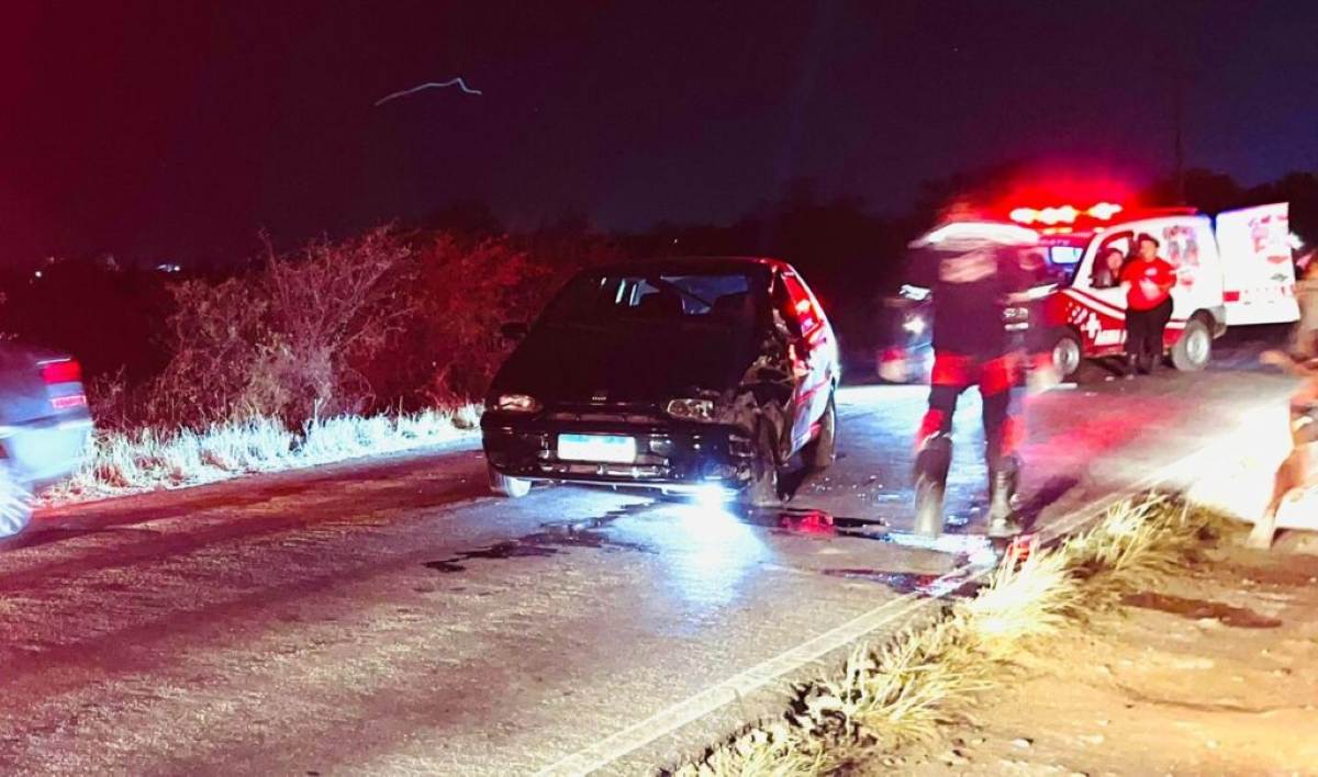 Primeiro acidente envolveu um carro de passeio e um caminhão