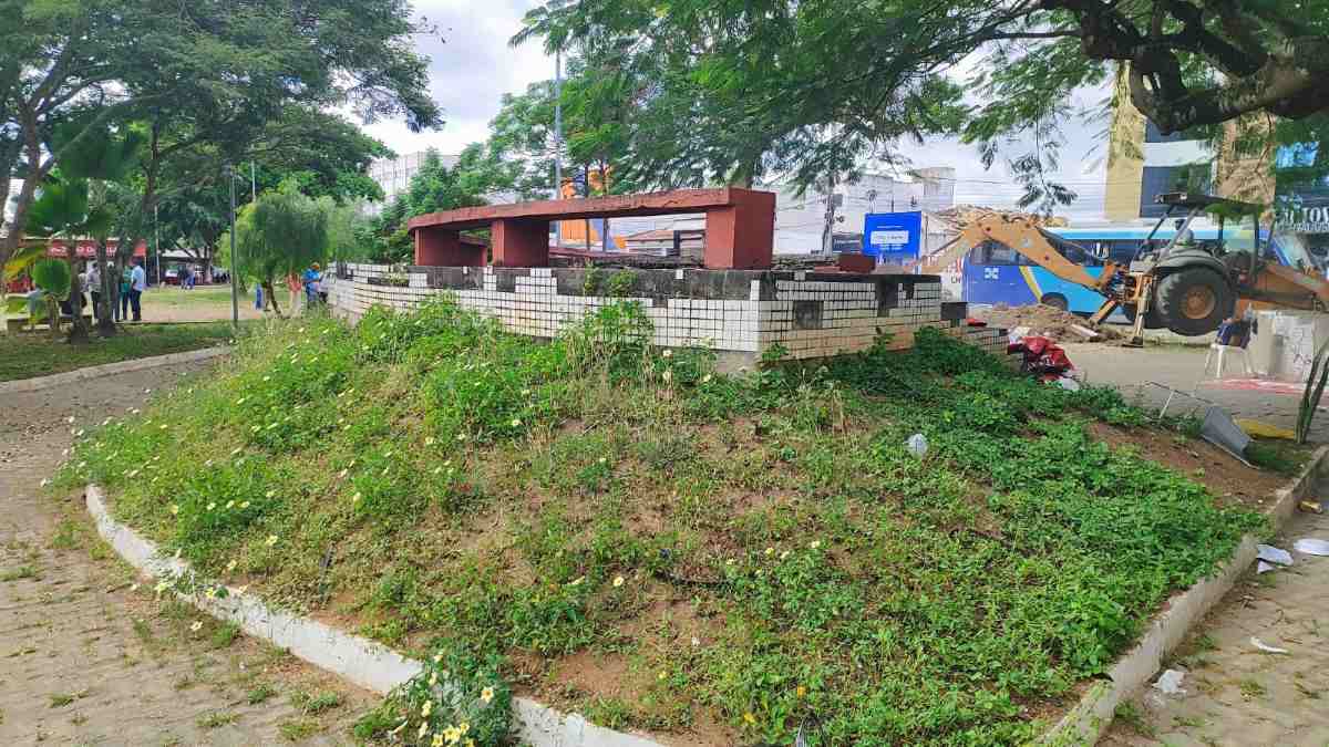 Reforma da Praça João Barbosa de Carvalho, conhecida como Praça do Fórum