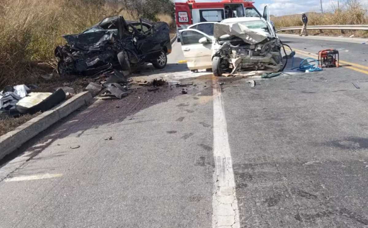 Sete pessoas morrem em acidente após motorista com 168 tabletes de maconha fugir da PRF