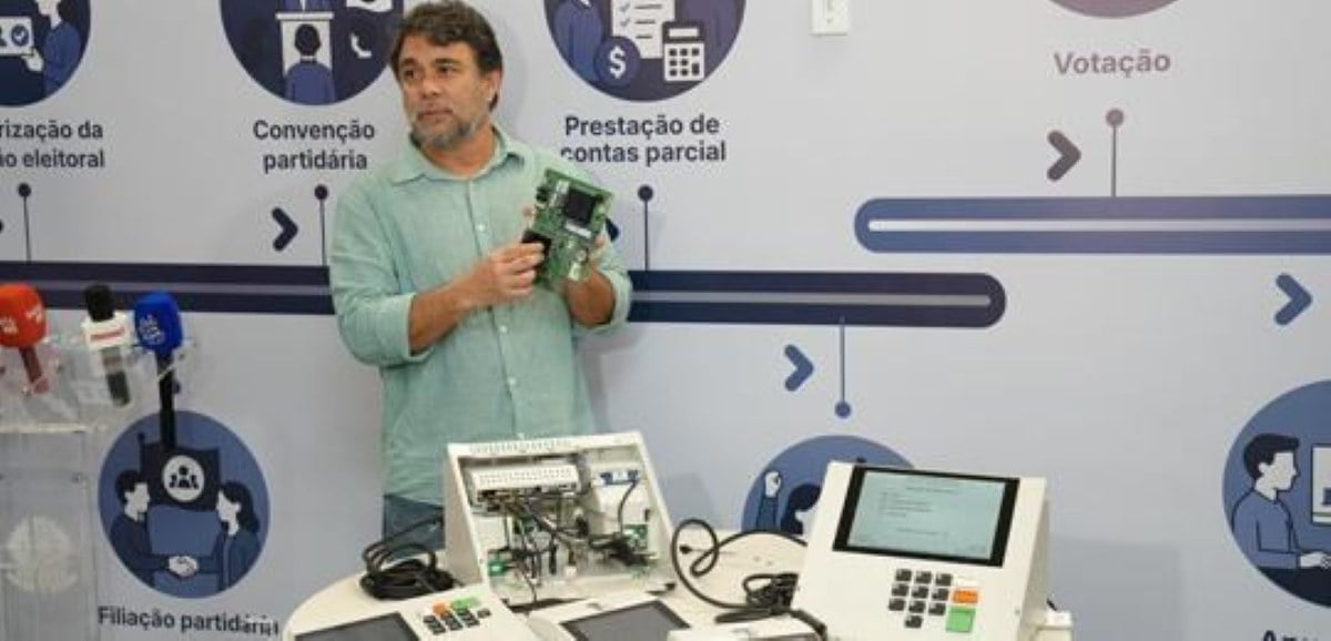 Urna eletrônica é aberta ao público em ação inédita promovida pelo TRE-BA