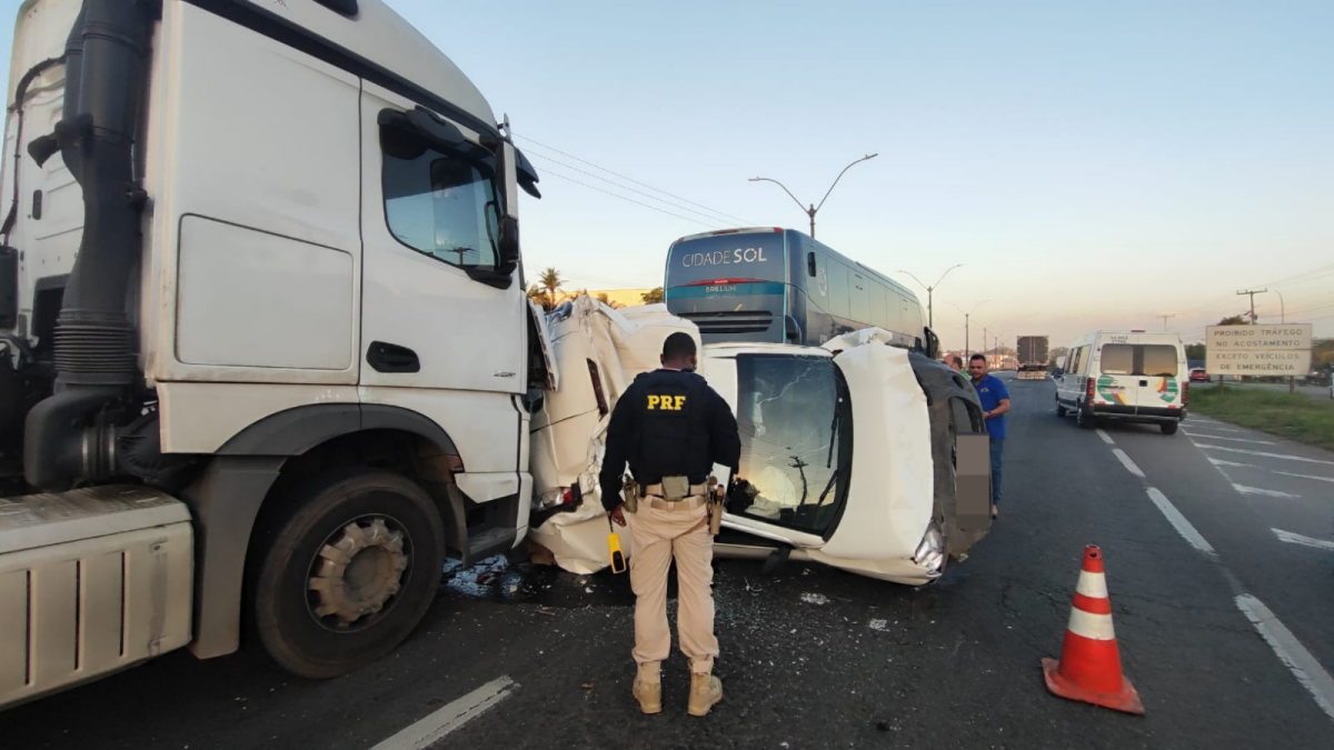 colisão engavetamento br-324