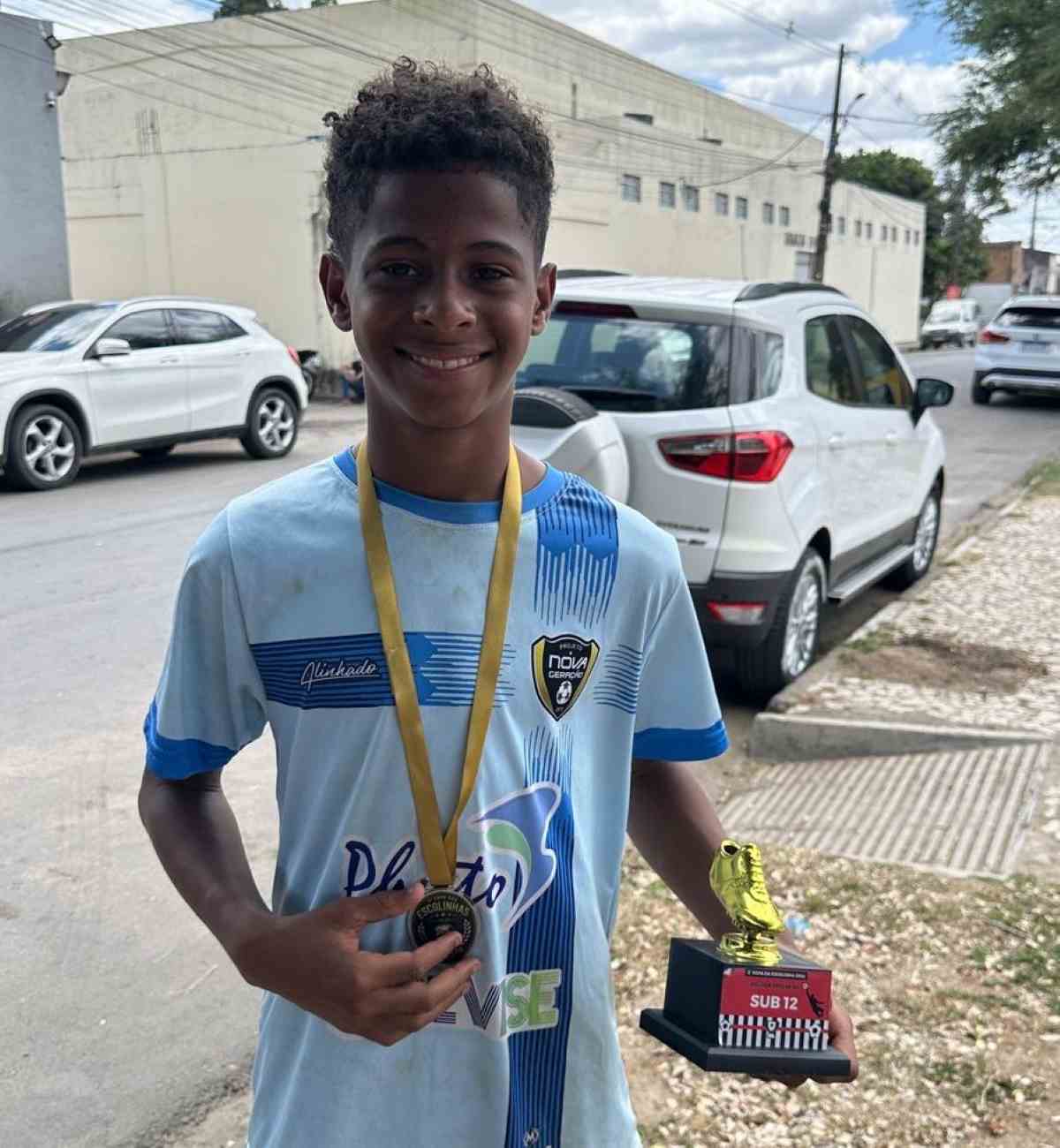 Projeto de futebol comunitário de Feira de Santana conquista bicampeonato e leva dois prêmios individuais