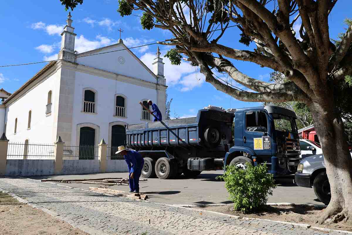 A Praça de São José das Itapororocas, na sede do distrito de Maria Quitéria, a mais antiga de Feira de Santana
