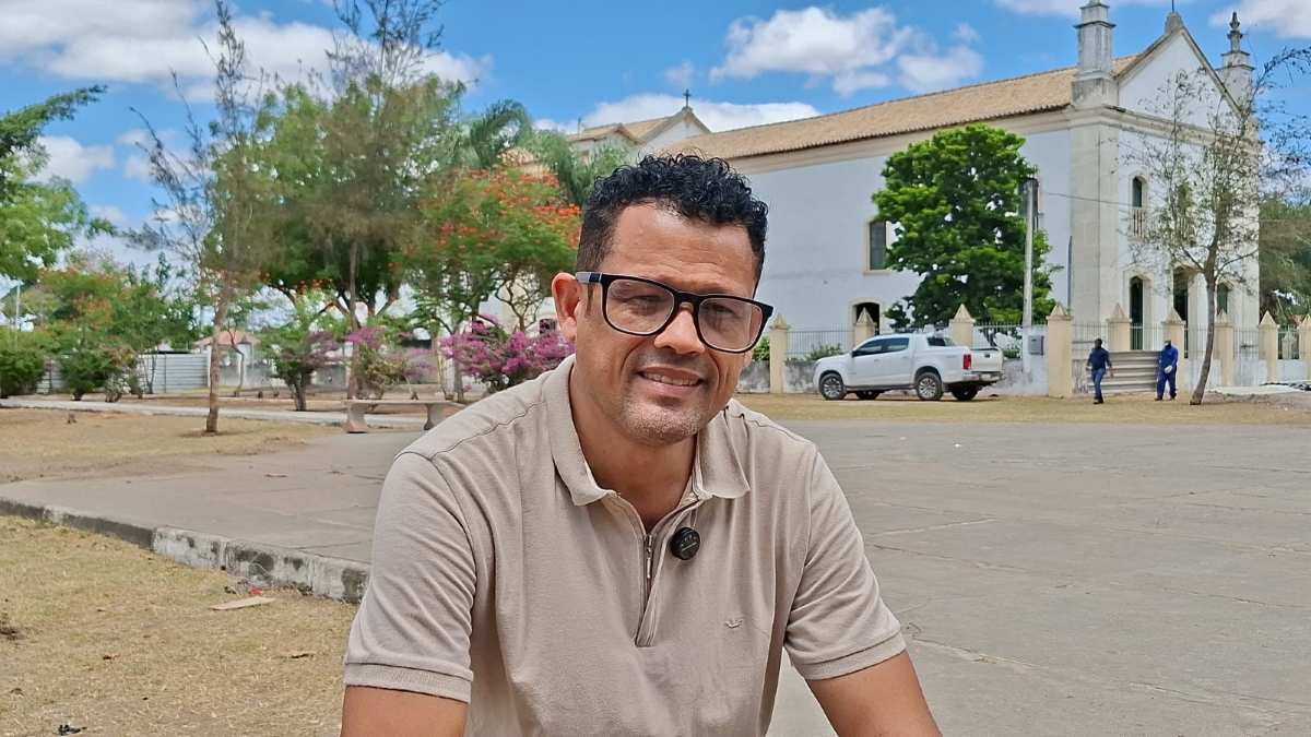 Alex Souzza - Gerente operacional e cantor