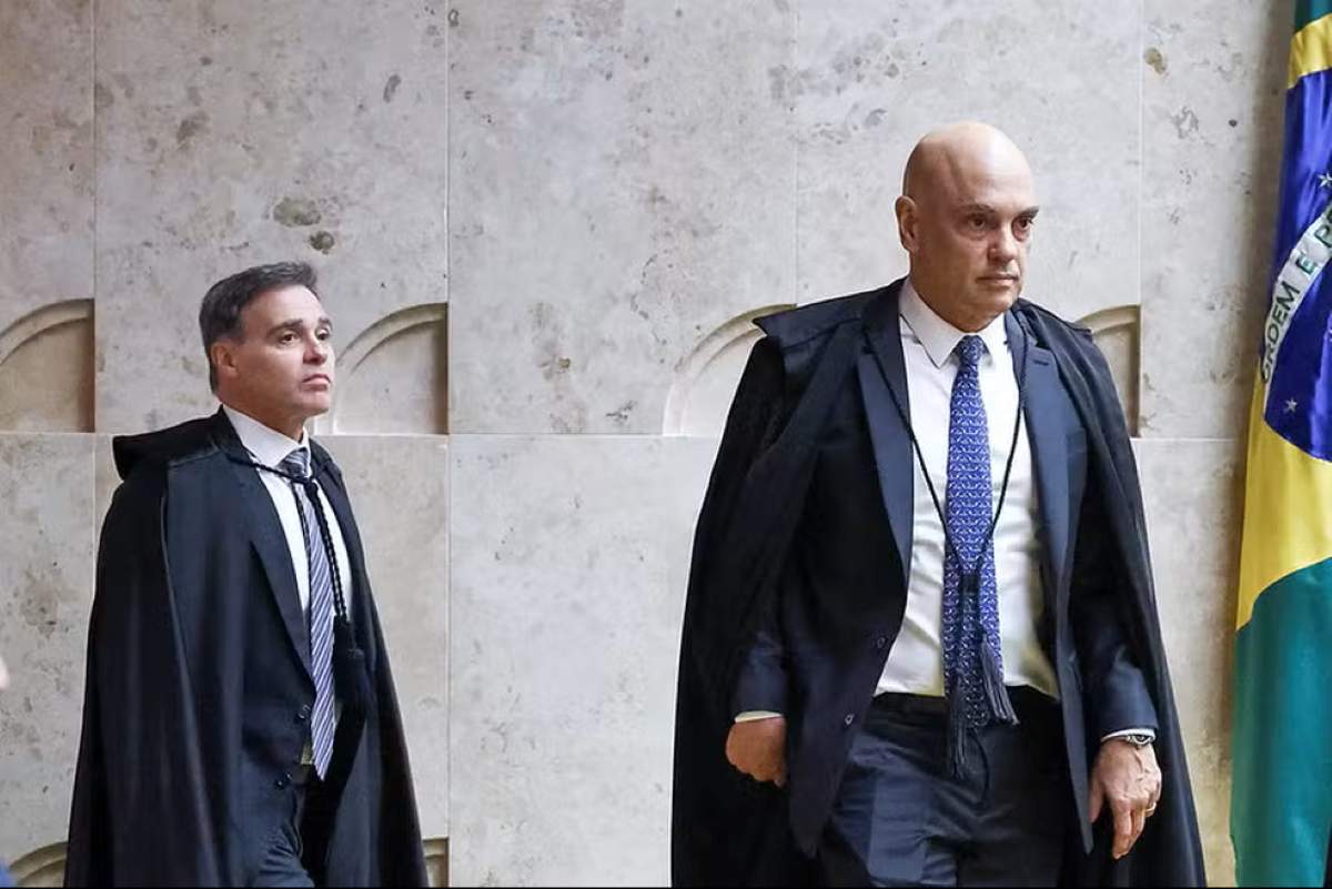 André Mendonça e Alexandre de Moraes durante sessão plenária do STF
