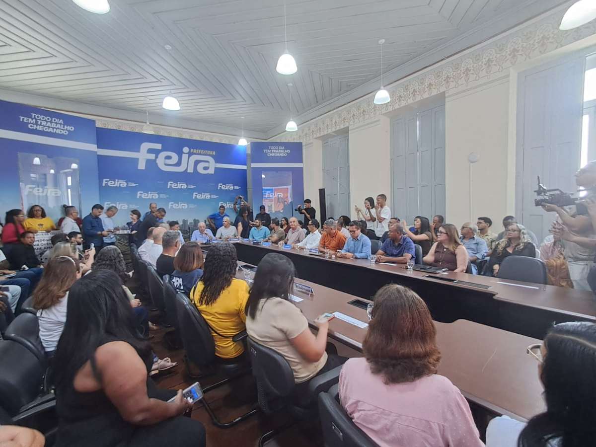 Anùncio Clínica Pet de Feira_ Foto Ney Silva Acorda Cidade (1)