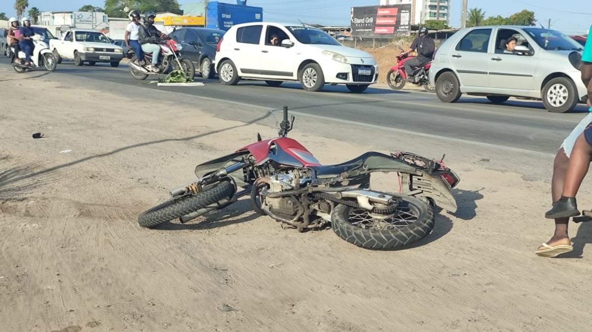 Bombeiro civil fica ferido após sofrer acidente de trânsito no Anel de Contorno
